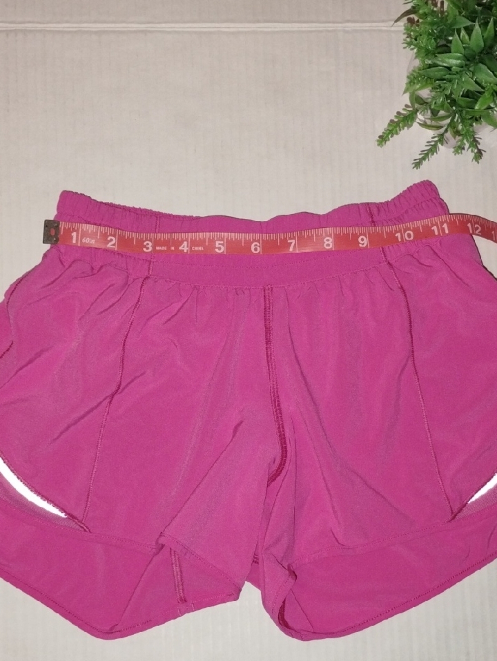 lululemon athletica Sonic Pink Hotty Hot Shorts. Women's size 4. - Picture 3 of 11